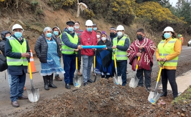 MOP instala primera piedra para obras de pavimentación del By Pass de Puerto Saavedra que conecta con la Isla Huapi