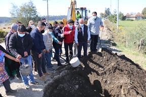 Autoridades y vecinos instalan primera piedra para la pavimentación del camino Imperial – Carahue por el Bajo