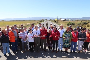 Autoridades de Gobierno entregan a la comunidad obras de pavimentación del camino Toltén – La Barra