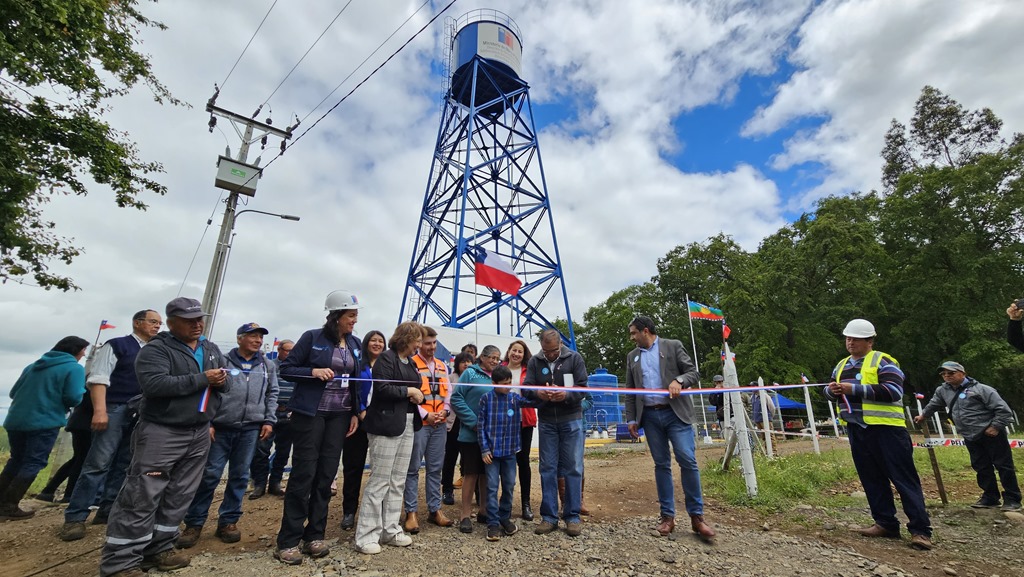 MOP y habitantes inauguran instalaciones del servicio de Agua Potable Rural de Pelón Mapu en Victoria