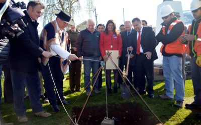 AUTORIDADES DE GOBIERNO COLOCAN PRIMERA PIEDRA, PARA CONSTRUCCION DE BANDERA BICENTENARIO