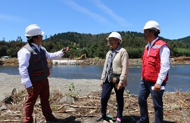 MOP ejecuta trabajos de enrocado y limpieza del Rio Cautín en el sector los Pinos de Temuco y Padre las Casas