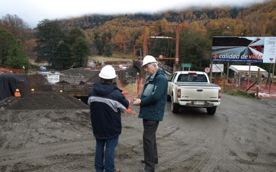 Seremi de Obras Públicas inspecciona avances en las obras de construcción del Puente Quiñenahuin en Curarrehue