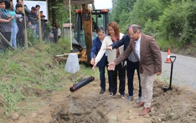 Autoridades colocan primera piedra para obras de pavimentación de Ruta Segunda Faja al Volcán