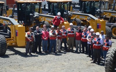 Intendente inspecciona nueva maquinaria que será entregada a Vialidad