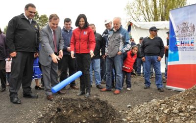 Subsecretaria de Obras Públicas encabeza ceremonia de primera piedra de pavimentación del camino de acceso a Puente Momberg