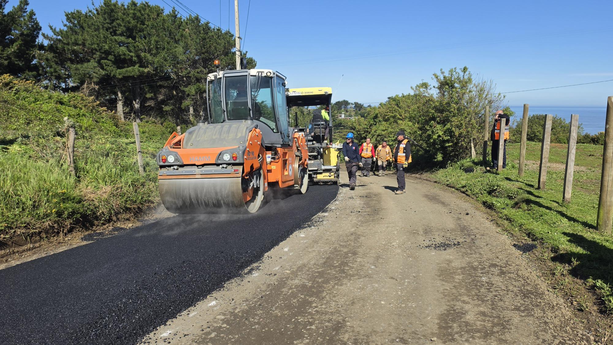 MOP pavimenta camino Huenchul – Maule en Puerto Saave-dra y habilitando nueva vía de evacuación ante amenaza de tsunami